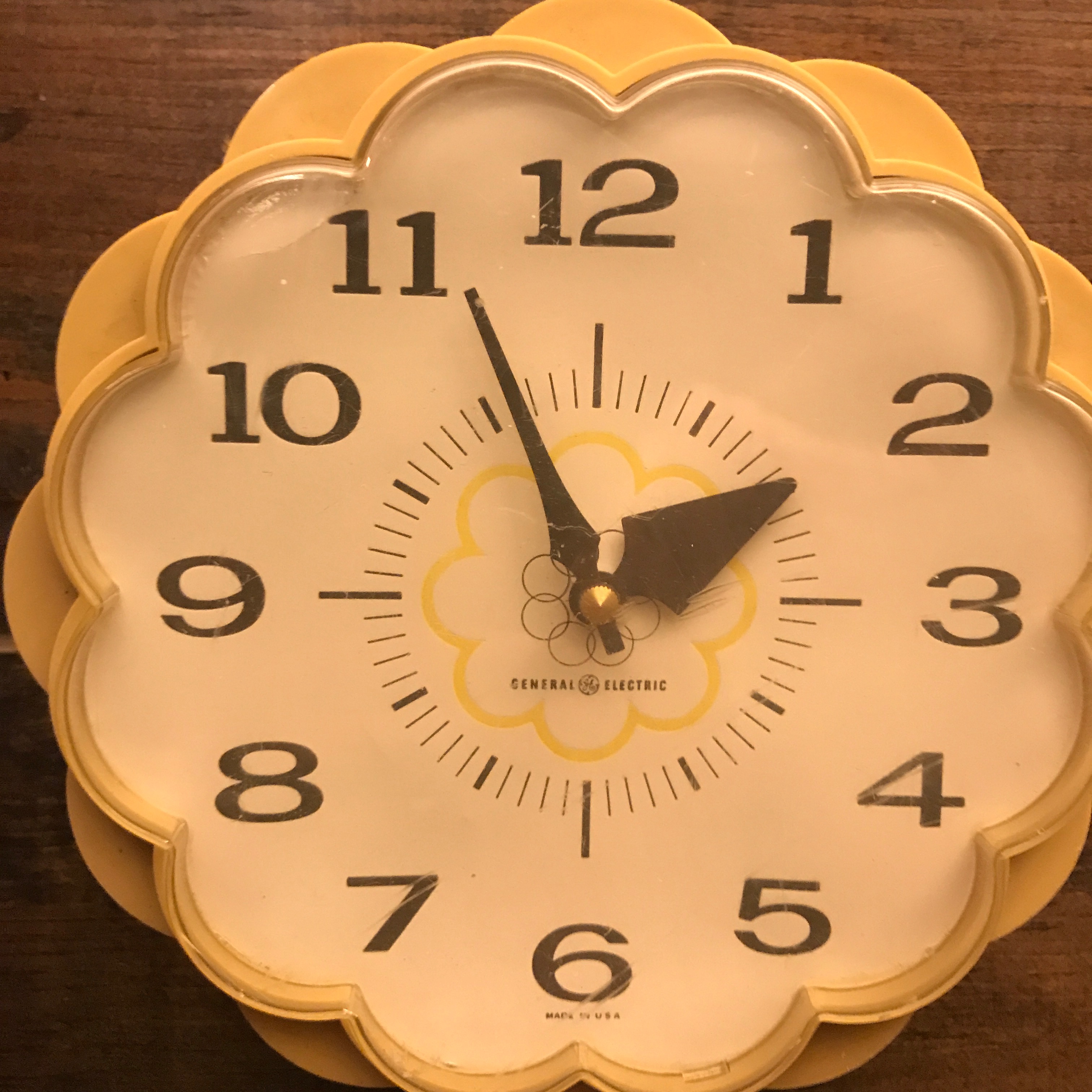 General Electric Mid century Daisy Wall Clock. USA